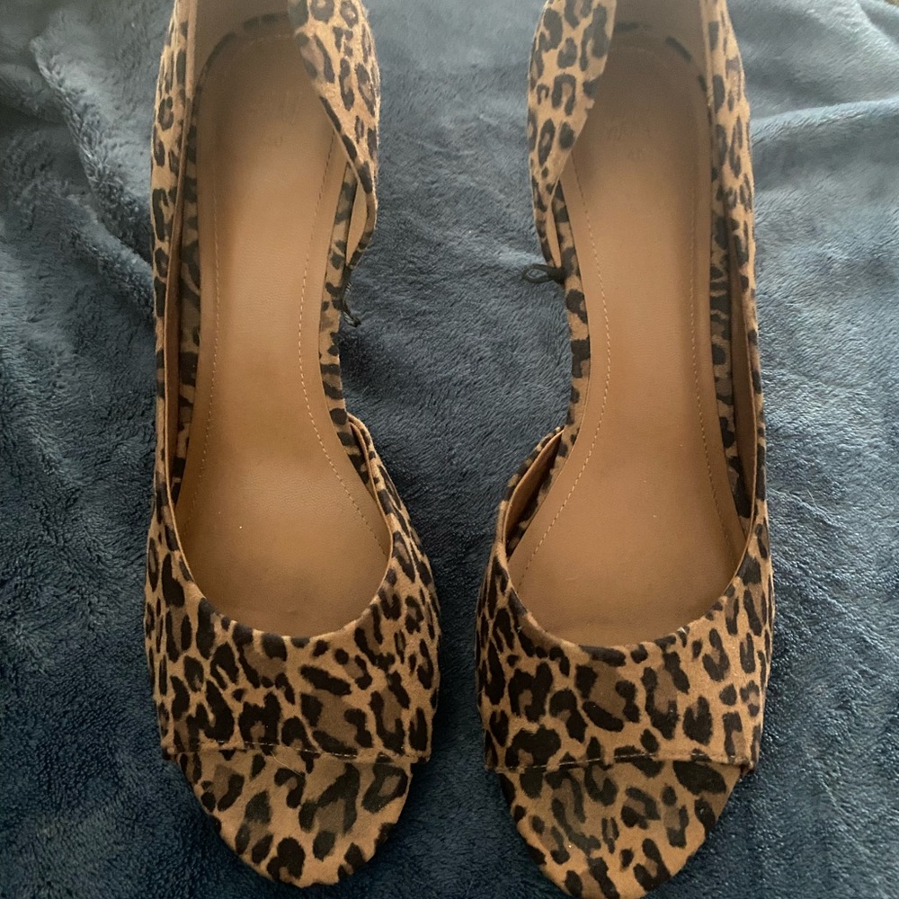 Leopard heels!